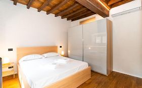 Stylish Quardilatero Romano Central Flat
